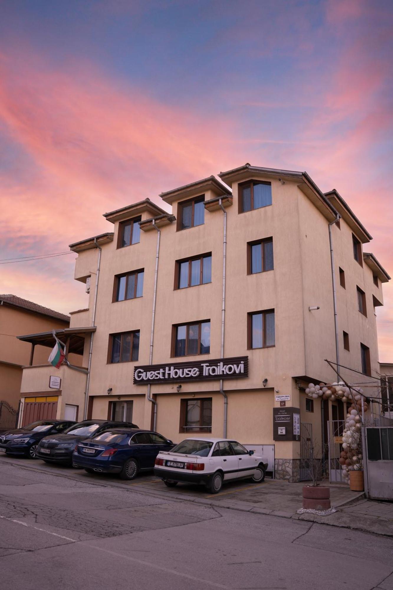פטריך Guest House Traikovi מראה חיצוני תמונה